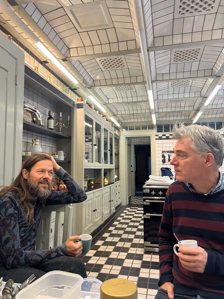 podcastmakers binnen bij het Jachthuis Sint Hubertus