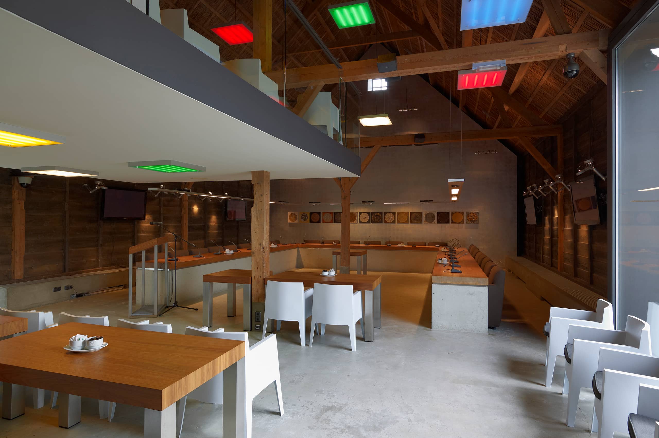 Foto van het interieur van de raadzaal van de gemeente Borsele