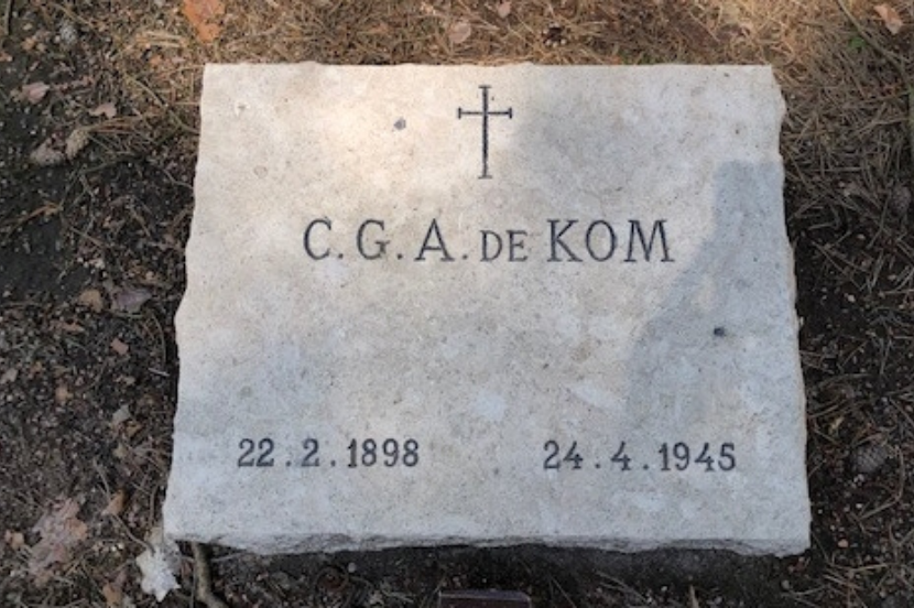 Grafsteen Anton de Kom (1898-1945) op erebegraafplaats, Loenen