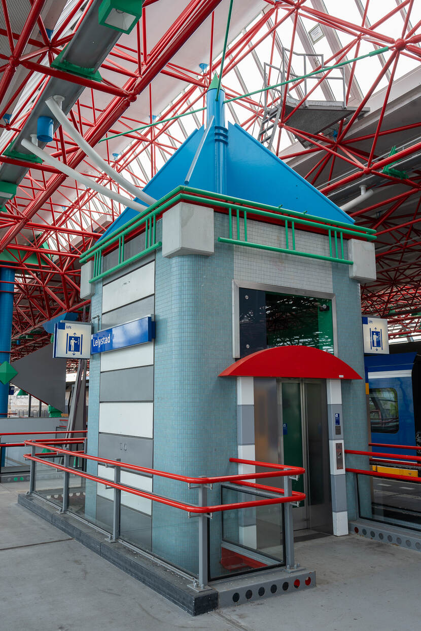 Station Lelystad Centrum detail lift
