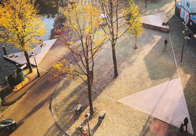 Overzicht vanuit een hoog standpunt van het homomonument