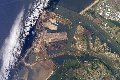 Luchtfoto van de eerste Maasvlakte.